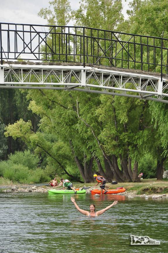 A Ana e os moradores de Junín de Los Andes, no sul da Argentina, se divertem no rio Chimehuín, que corta a cidade